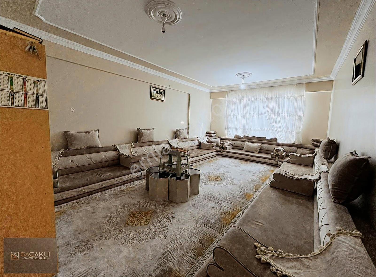 Kadir Saçaklı'dan Merkezi Konumda Ara Kat 3+1 4 Oda Dairemiz