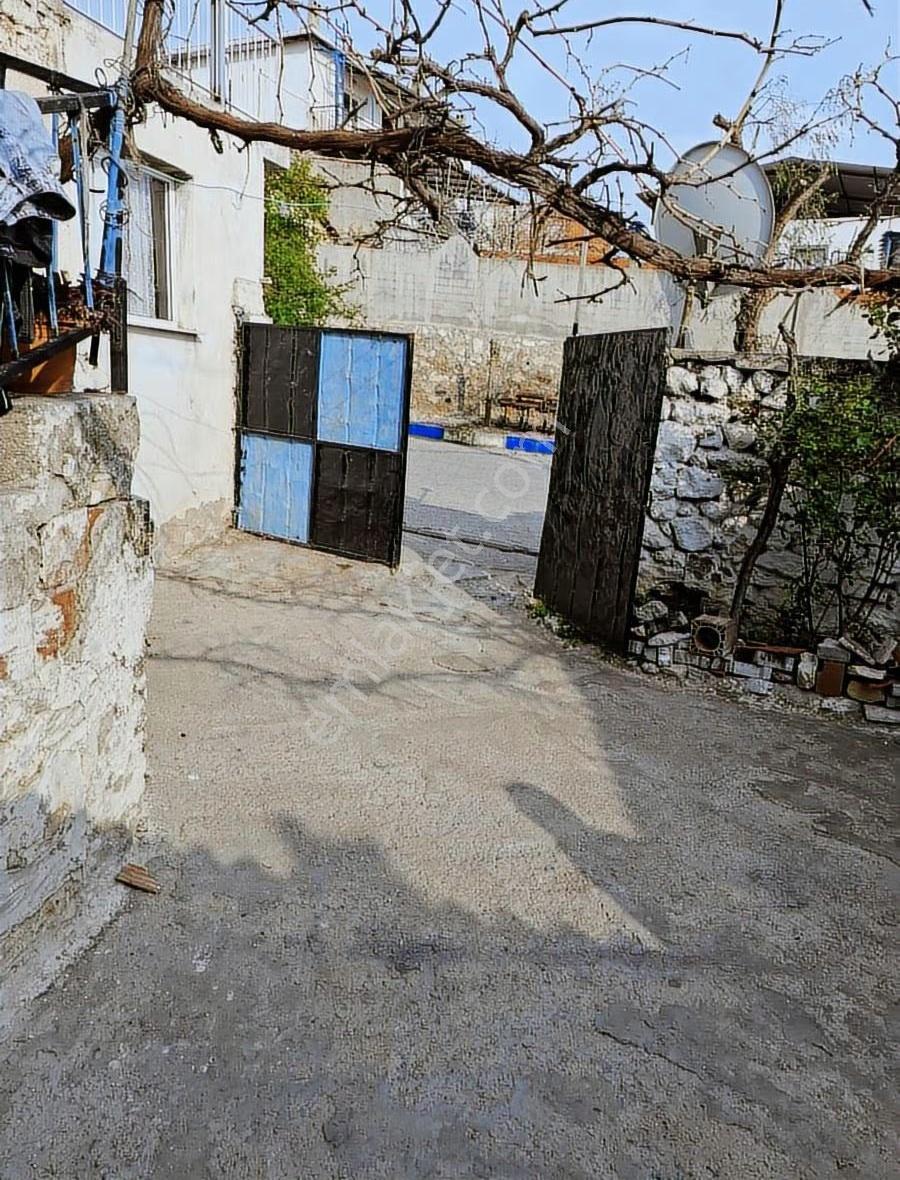 Foça Gerenköyde Acil Satılık Köy Evi - Görsel 24