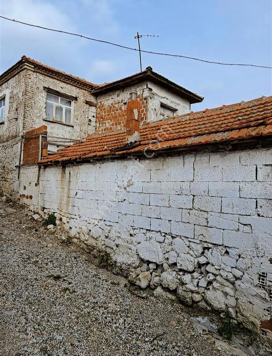 Foça Gerenköyde Acil Satılık Köy Evi - Görsel 3