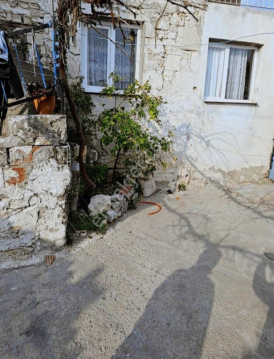 Foça Gerenköyde Acil Satılık Köy Evi - Görsel 19
