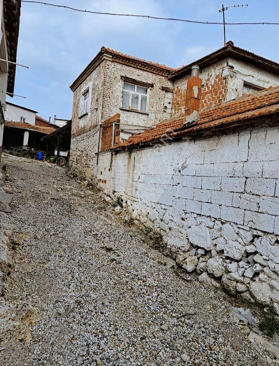 Foça Gerenköyde Acil Satılık Köy Evi - Görsel 2