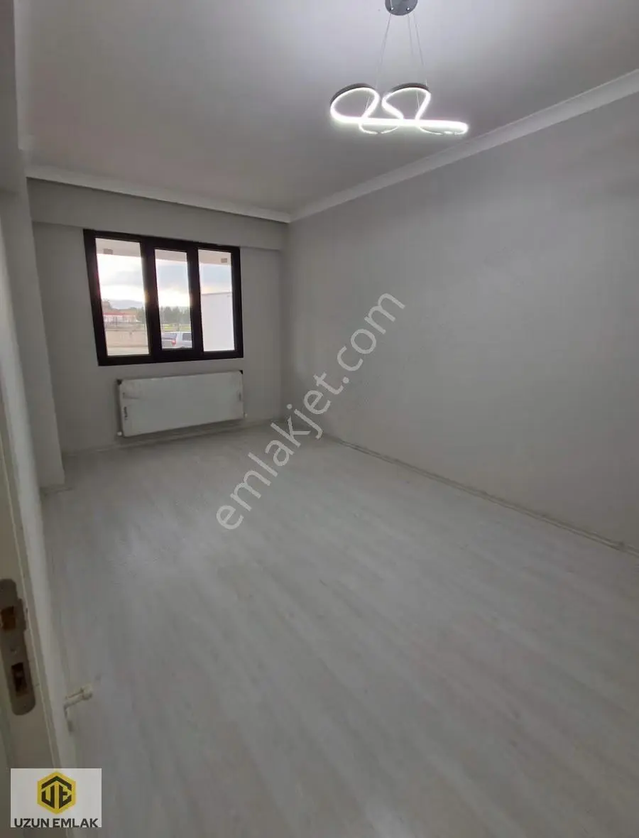Uzun Emlak'tan Muradiye Merkezde Site İçerisinde Daire - Görsel 3