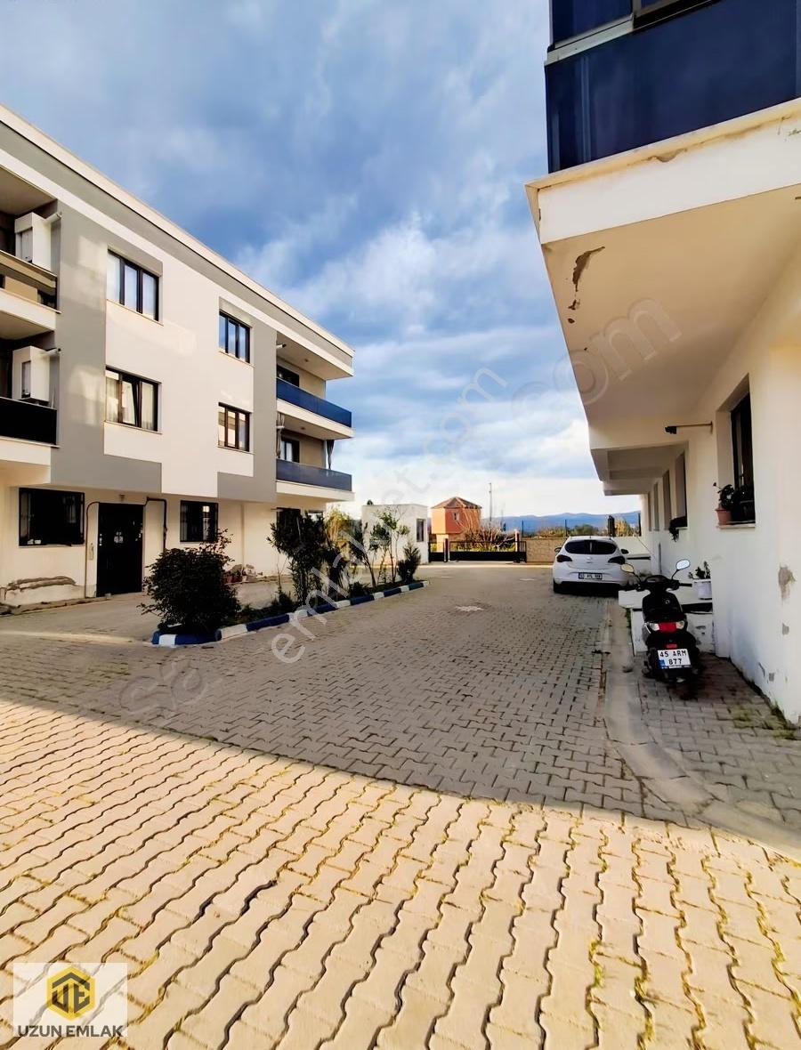 Uzun Emlak'tan Muradiye Merkezde Site İçerisinde Daire - Görsel 2