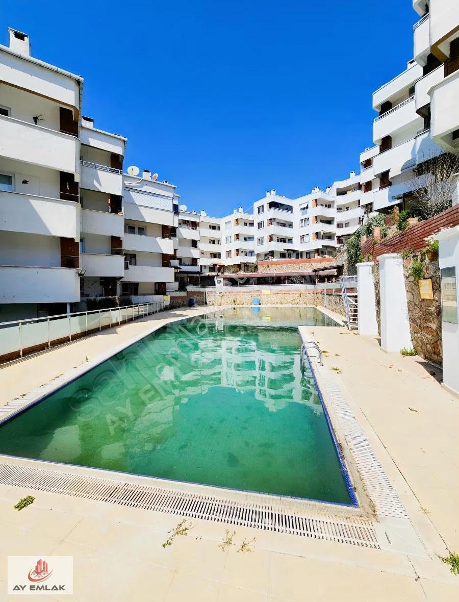 Armutlu'da Havuzlu Sitede Deniz Yakını 4+1 Tripleks Villa - Görsel 35