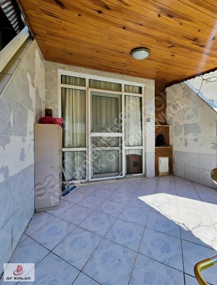 Armutlu'da Havuzlu Sitede Deniz Yakını 4+1 Tripleks Villa - Görsel 5