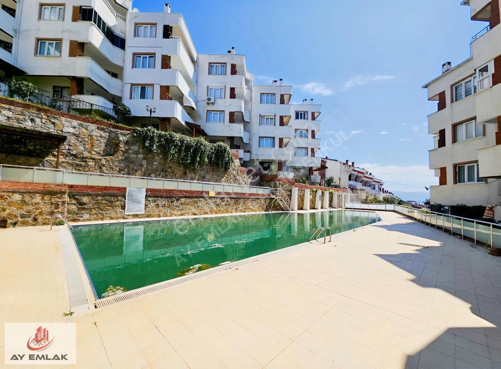 Armutlu'da Havuzlu Sitede Deniz Yakını 4+1 Tripleks Villa - Görsel 15