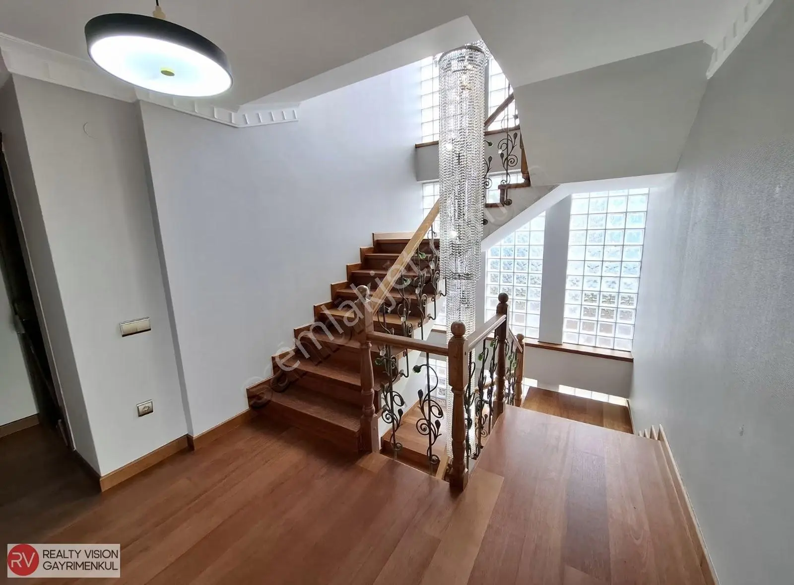 -çekmeköy'de Bahçeli, Kapalı Otoparklı, 5+1 Satılık Boş Villa- - Görsel 2