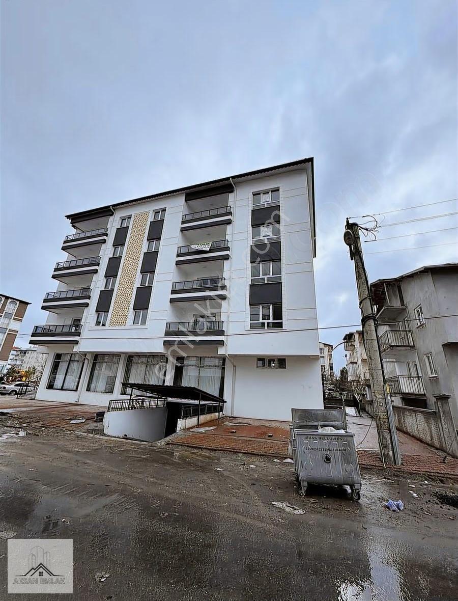 Aksan Emlak'tan Şeyhşamil Mah Cad. Üstü Satılık Daireler!