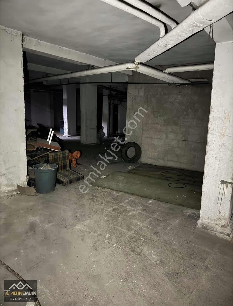 Altın Emlak'tan Çarşı Merkezde Kiralık Depo - Görsel 2