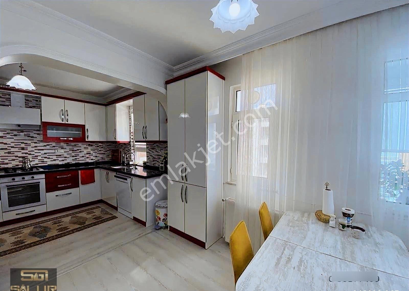 Salur Gayrimenkulden Satılık 3+1 Daire Tramvayın Altında - Görsel 3