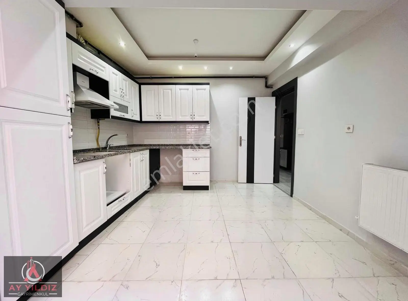 Manisa Akmescit Mah 3 Yaşında 3+1 Bahçeli Balkonlu Daire