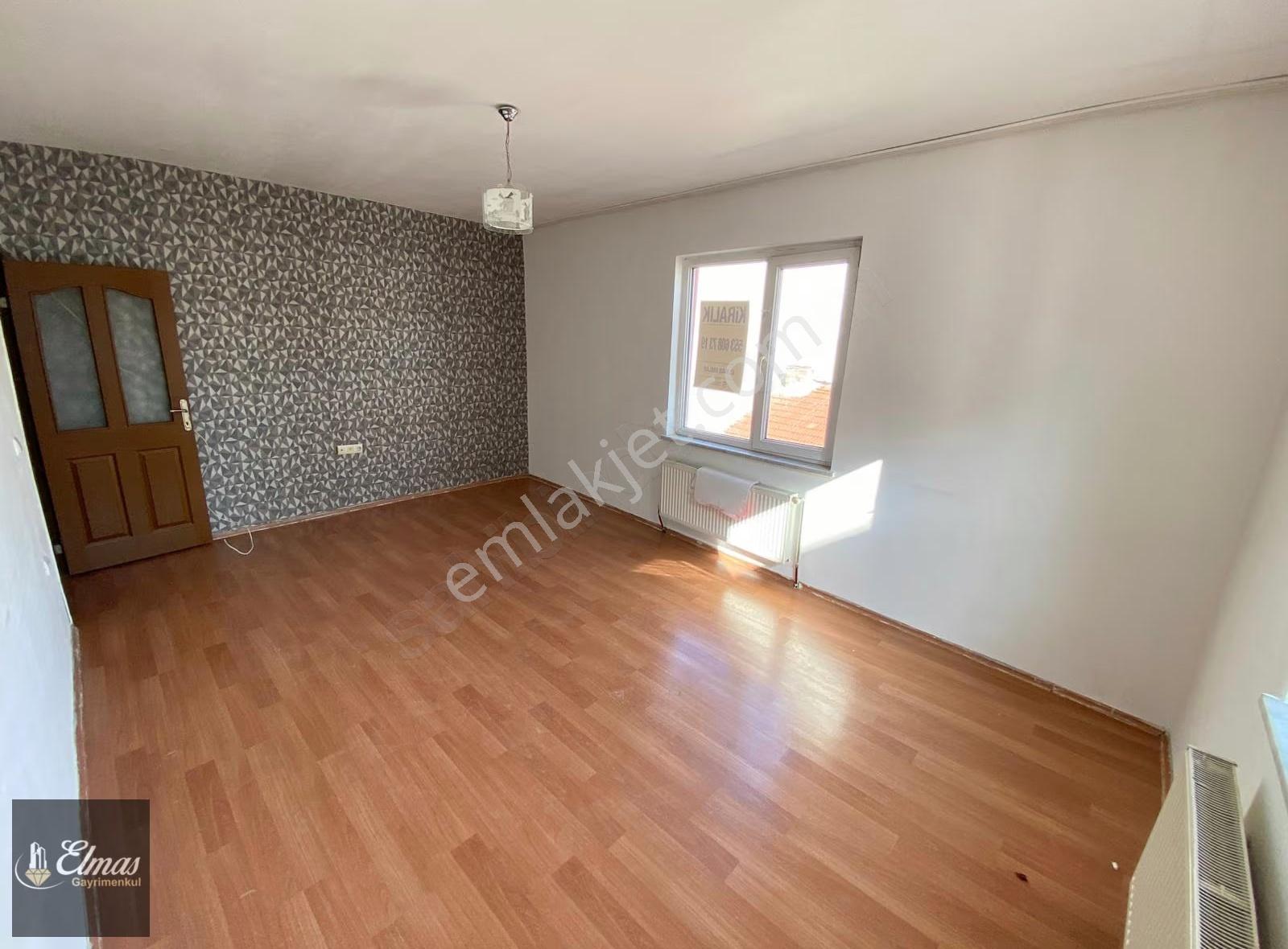 Elmastan Kiralık Emek Mah Dilek Cad Yakını 3+1 Daire