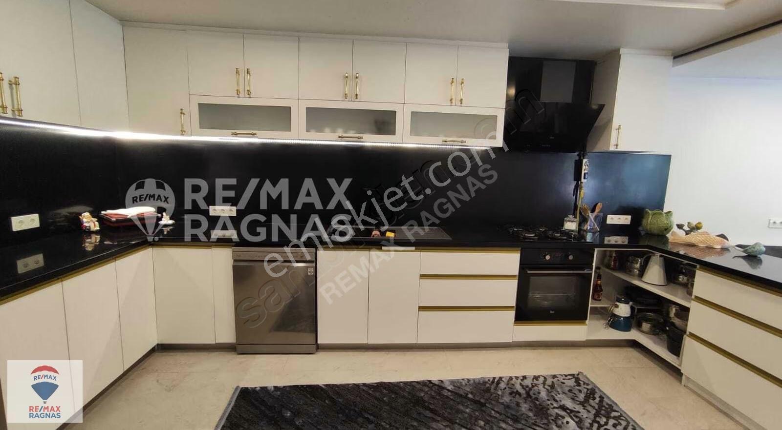 Çekmeköy Reşadiye Manolya Evlerinde 4+1 Satılık Villa Tadilatlı - Görsel 24