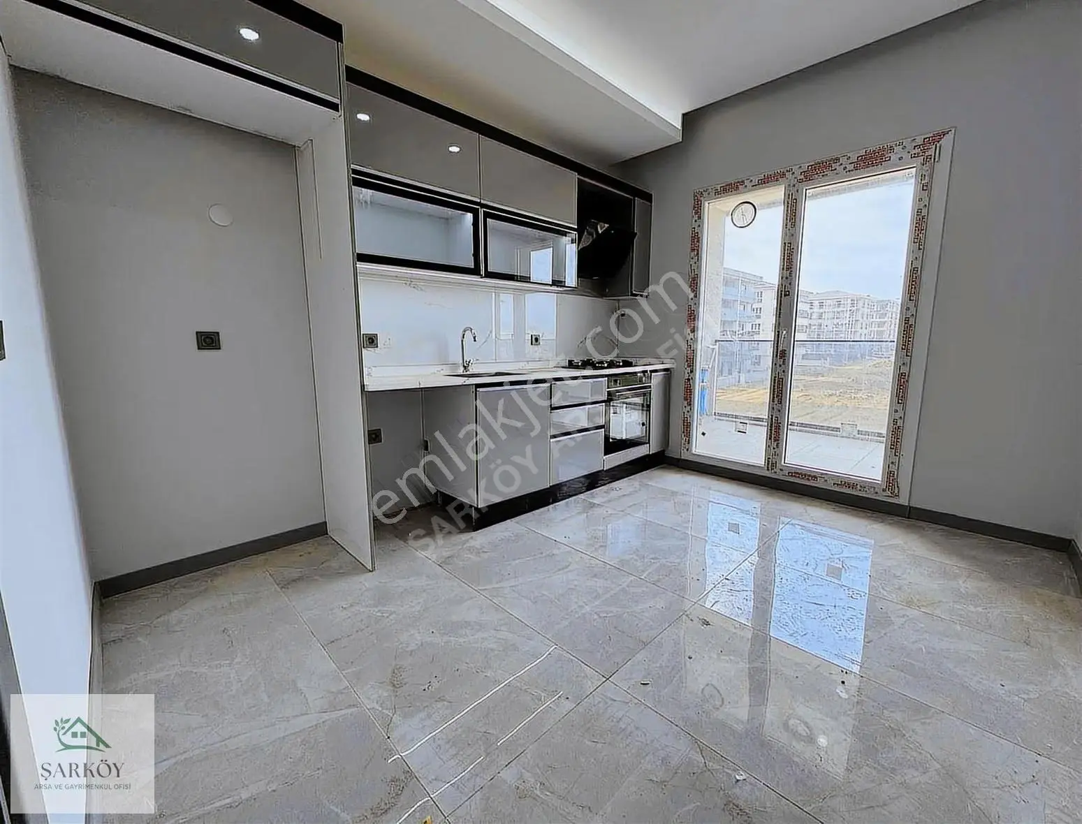 Atatürk Mahallesi-havuzlu-kiralık-lüx-2+1 Merkezi Konum!