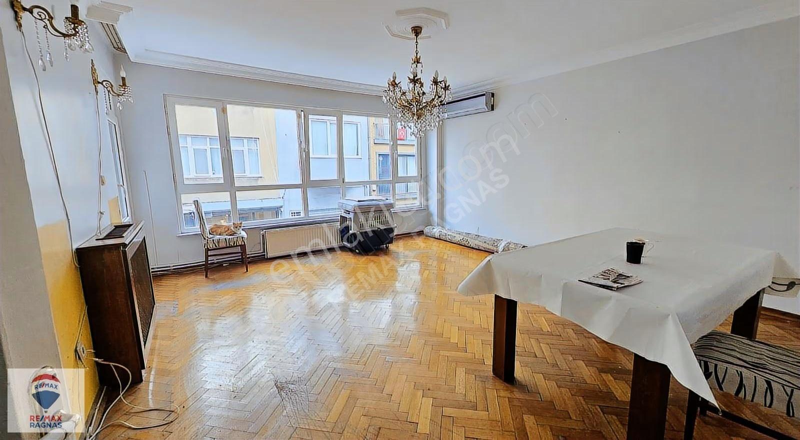 Kadıköy Denize Yürüme Mesafesinde 3+1 Daire Balkonlu Satılık - Görsel 6