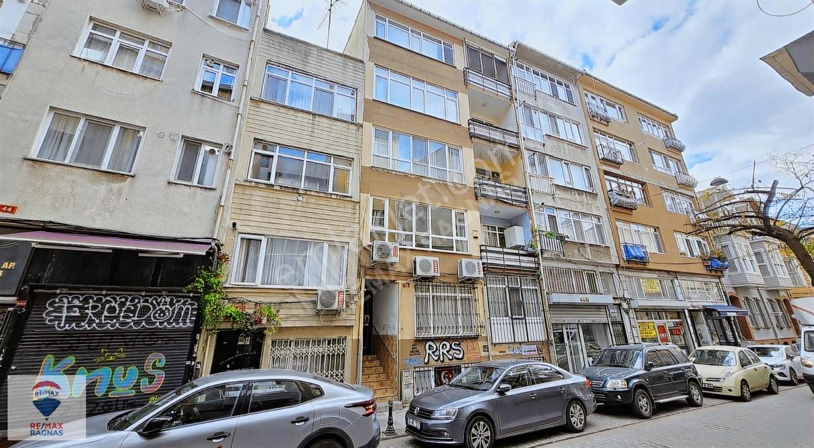 Kadıköy Denize Yürüme Mesafesinde 3+1 Daire Balkonlu Satılık