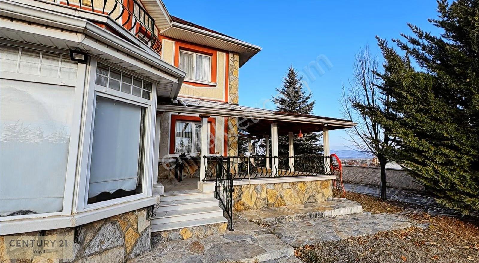 Gölbaşında Satılık Geniş Bahçeli Villa - Görsel 3