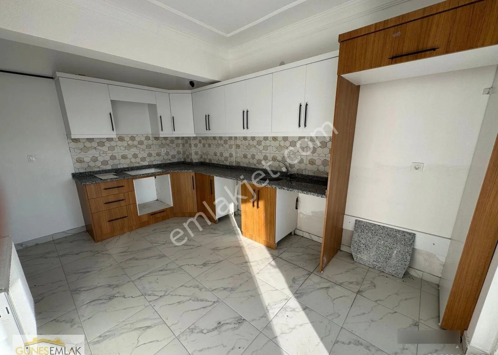 Güneş Emlaktan Tek Daire Üstüne Satılık Sıfır Daire