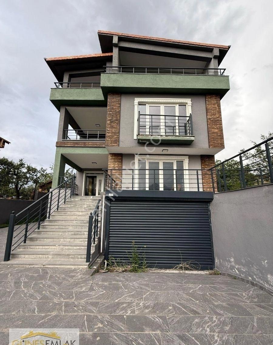 Güneş Emlaktan Hisarcıkta 4 Katlı Satılık Sıfır Villa