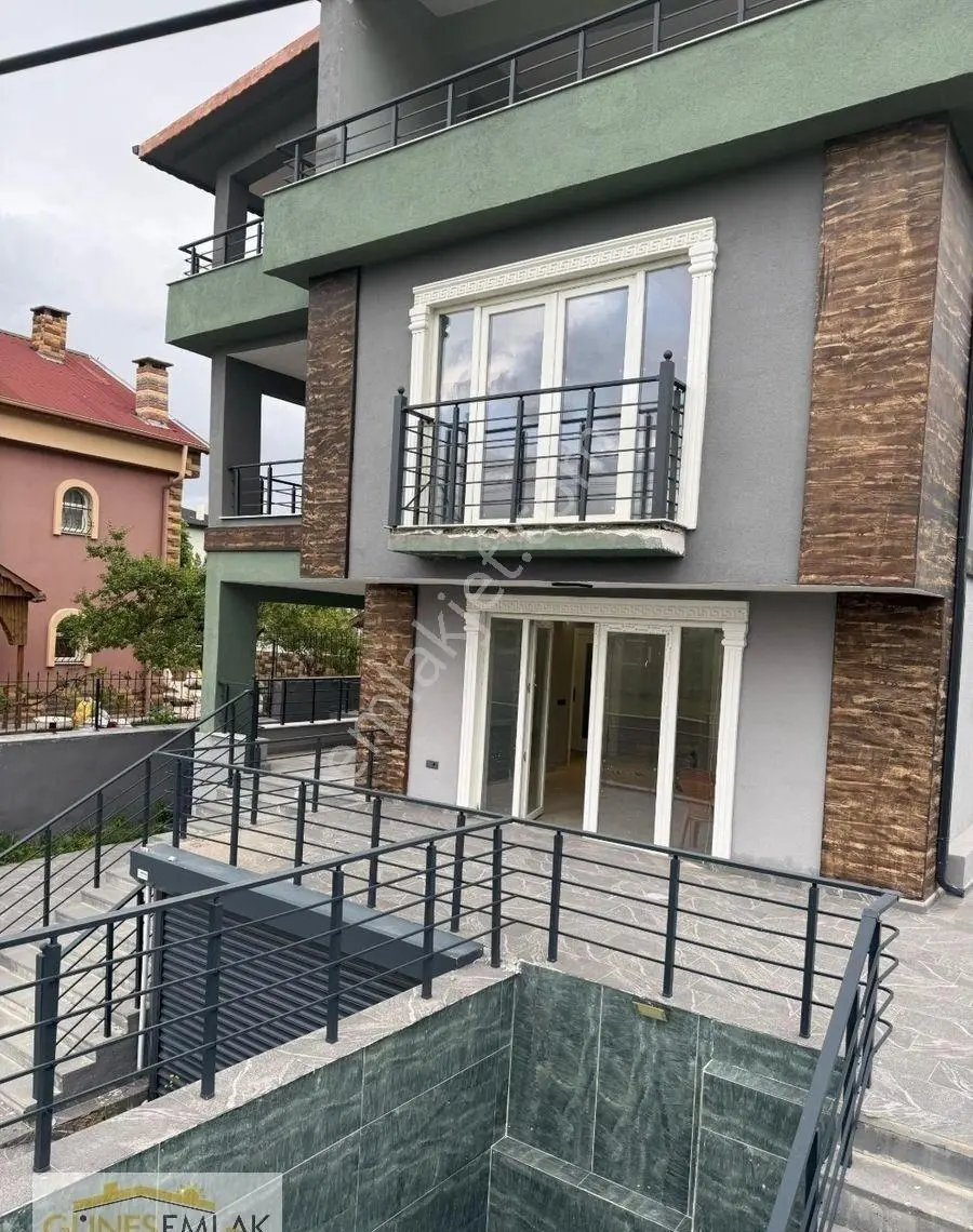 Güneş Emlaktan Hisarcıkta 4 Katlı Satılık Sıfır Villa - Görsel 2