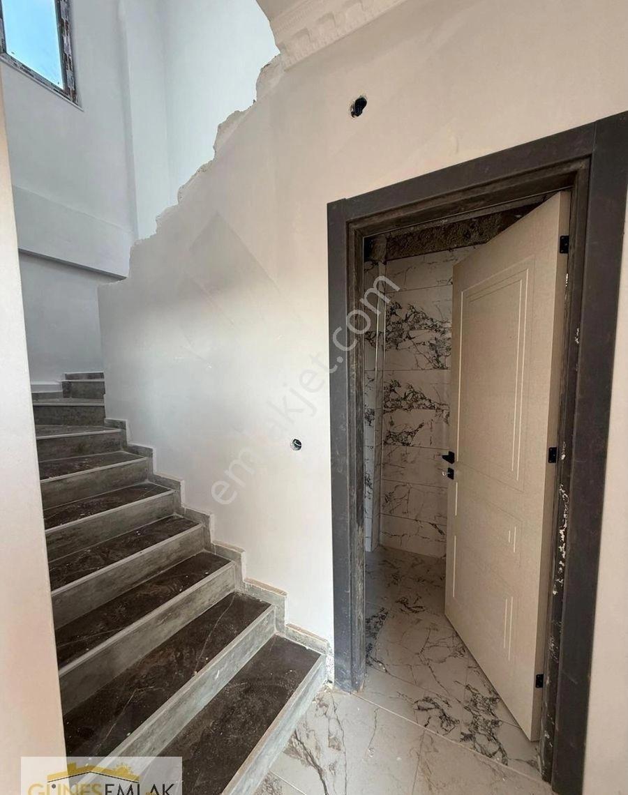 Güneş Emlaktan Merkezi Konumda Satılık Villa - Görsel 6