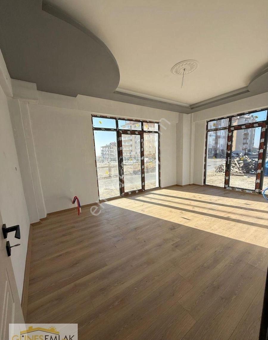 Güneş Emlaktan Merkezi Konumda Satılık Villa