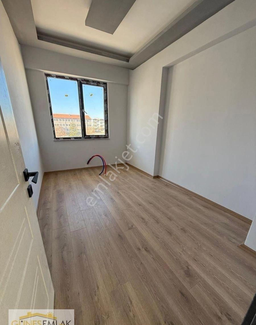 Güneş Emlaktan Merkezi Konumda Satılık Villa - Görsel 8
