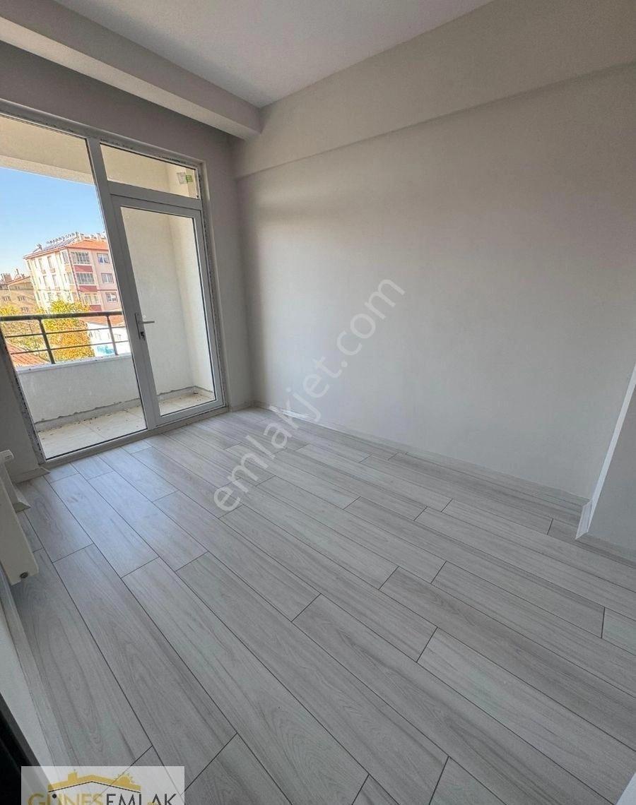 Güneş Emlaktan Cadde Üstü Satılık Sıfır Daire - Görsel 8