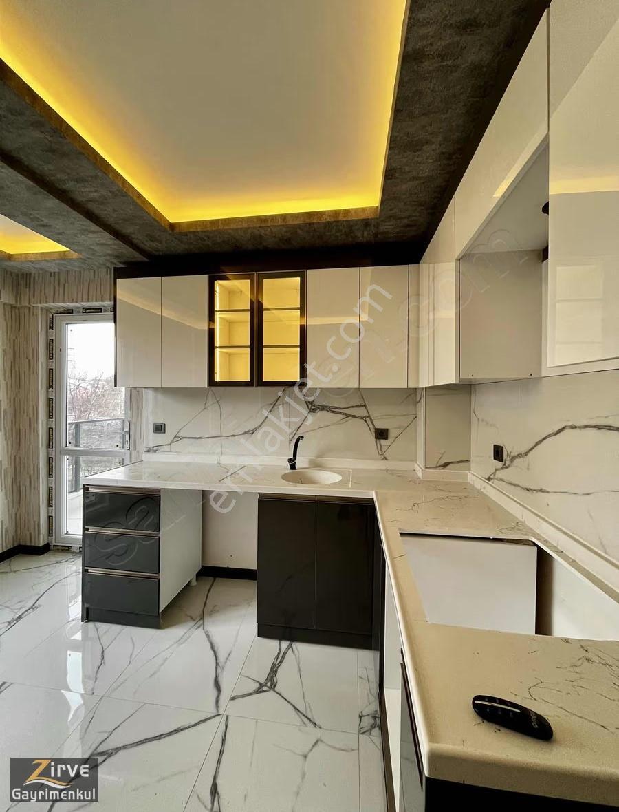 Zirveden Yeşıltepe Mahallesinde Arakat Ultra Geniş Lüx Daire!!! - Görsel 12