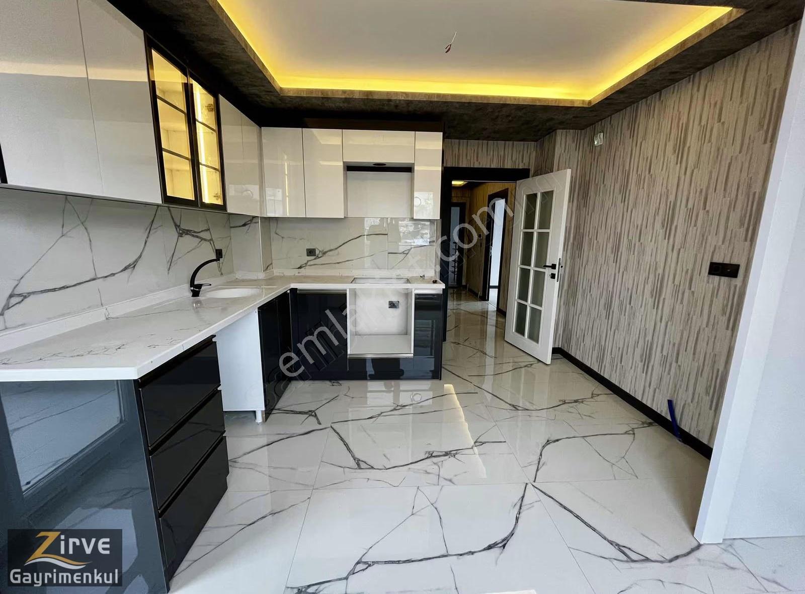 Zirveden Yeşıltepe Mahallesinde Arakat Ultra Geniş Lüx Daire!!! - Görsel 9