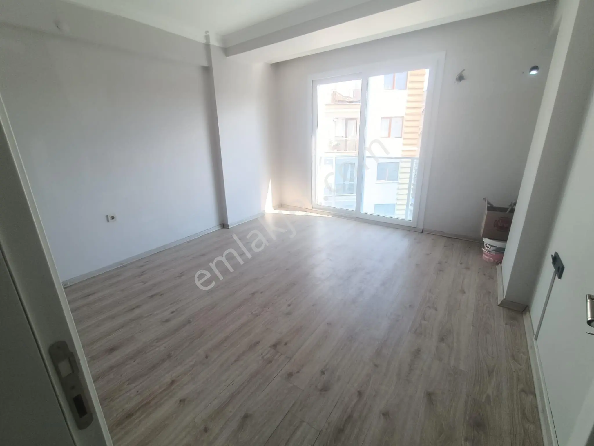 Merkezi Konumda Kapalı Mutfaklı 2+1 Bakımlı Satılık Daire - Görsel 2