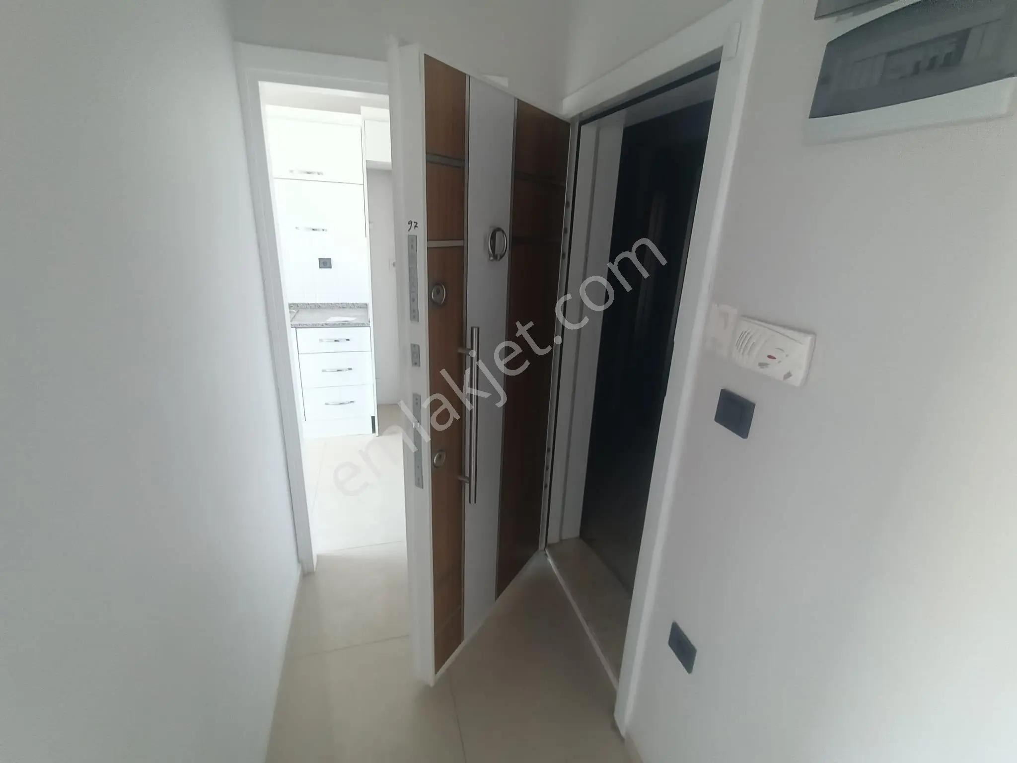 Merkezi Konumda Kapalı Mutfaklı 2+1 Bakımlı Satılık Daire - Görsel 11