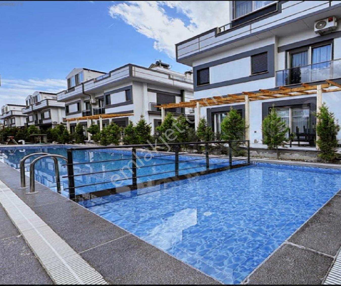 Tatil Sitesinde Tıripleks Satık Villa 3+1 Bahçeli Teraslı