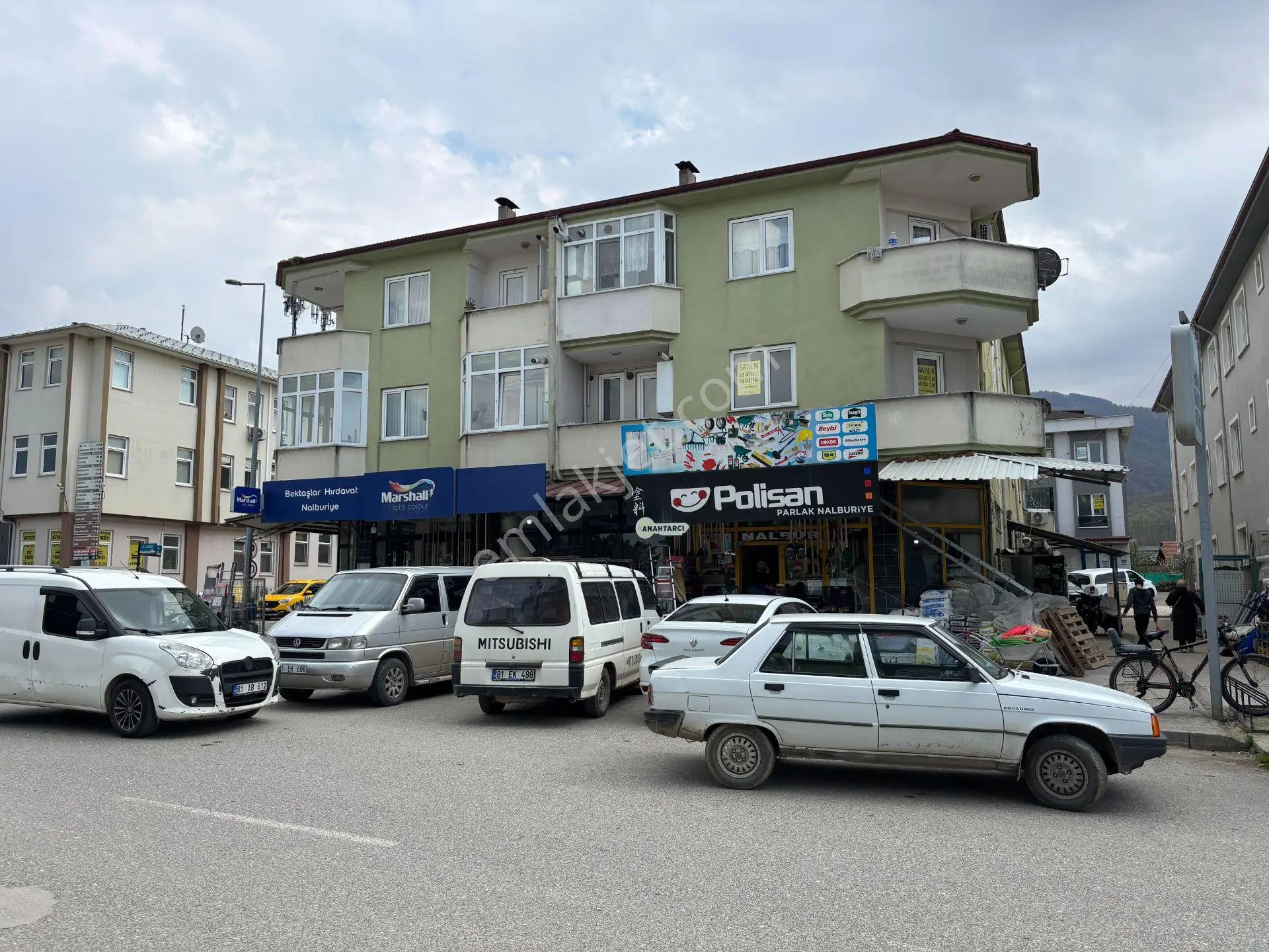 Nv Gayrimenkul'den Beyköy Beldesi Kültür Mahallesi'nde 3+1 140 M2 Satılık Ara Kat Daire