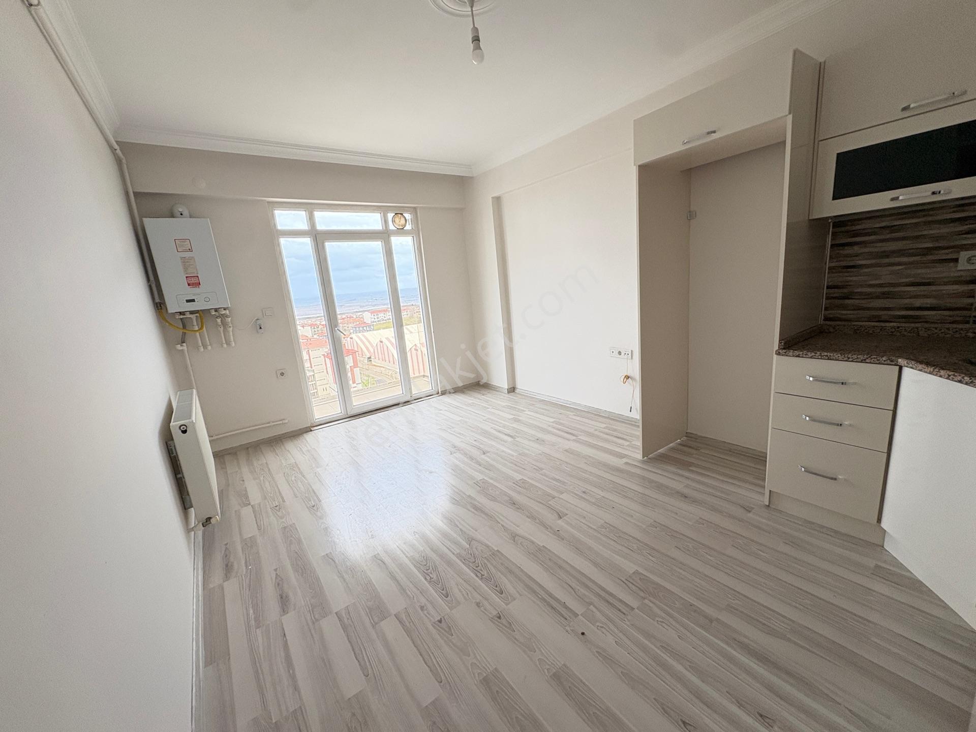 Marmara'dan Manzaralı Eşyasız 1+1 Kiralık Daire