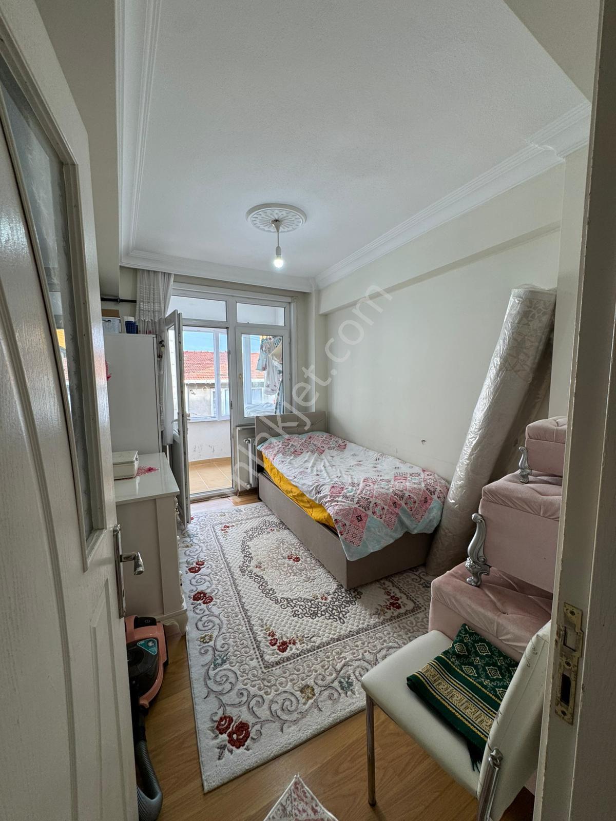 Çinar Emlekden Esenyurt Selaheddin Eyyubi Mah 2 +1 Saatlik Daire