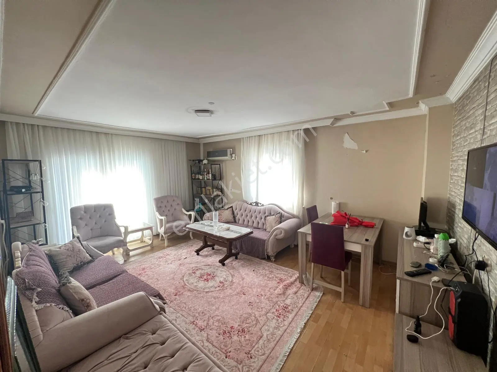 Prestij'den Güneykent'te Ayrı Mutfak Geniş Oturumlu 2+1 Daire
