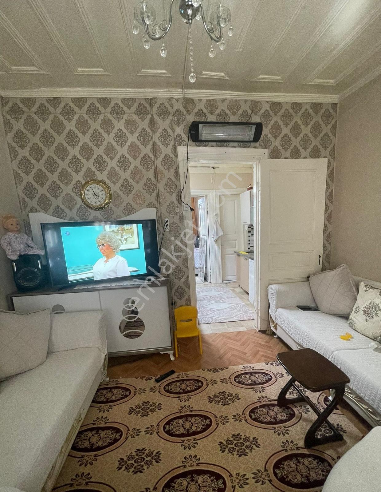 Balat Ayvansaray'da Sahile Yakın 3 Katlı Satılık Bina - Görsel 2