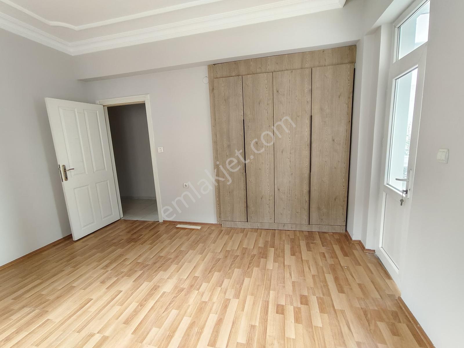 Köşkte Müstakil Konforu: Her Katta Tek Daire, 200 M² Geniş 3+1 - Görsel 15