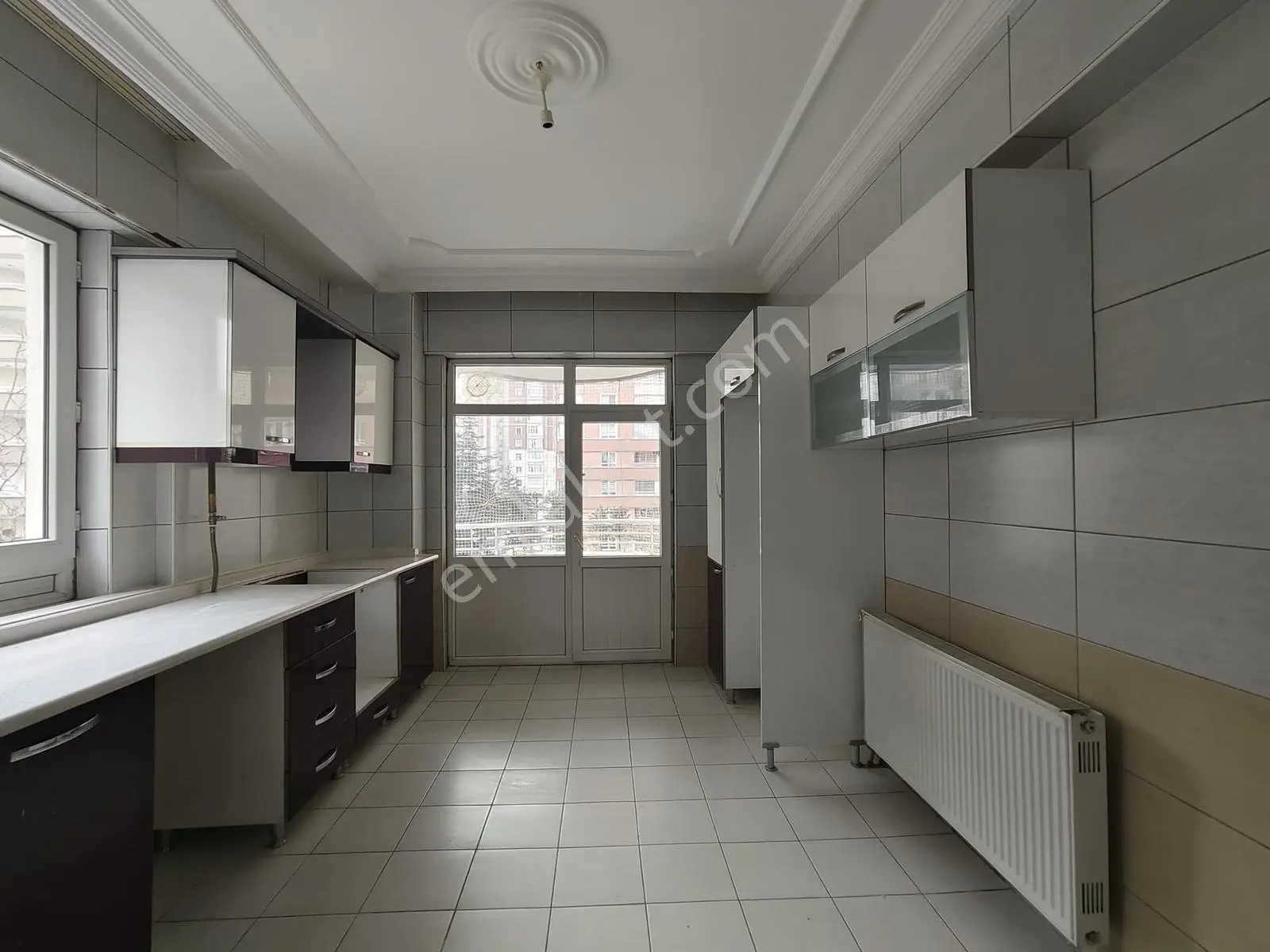 Köşkte Müstakil Konforu: Her Katta Tek Daire, 200 M² Geniş 3+1 - Görsel 5