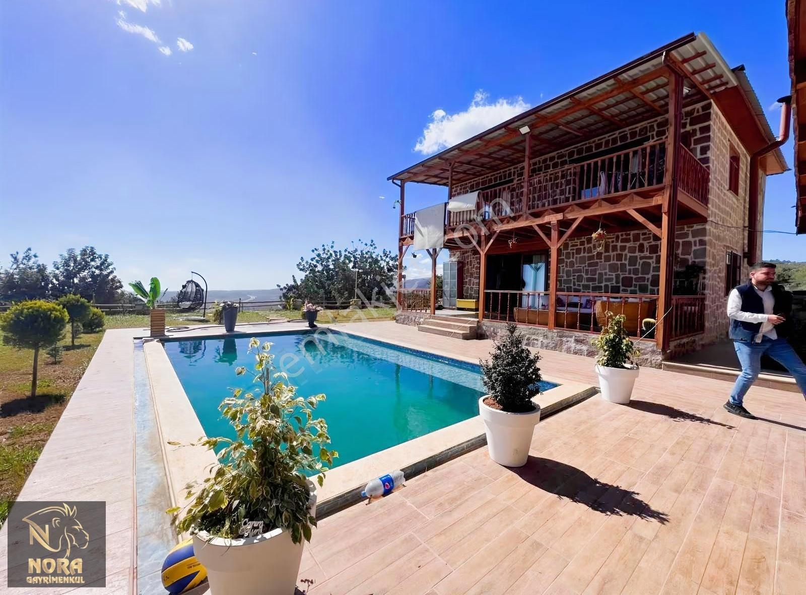 Nora'dan Emirler'de Kiralık Deniz Mazaralı Lüks Villa - Görsel 11