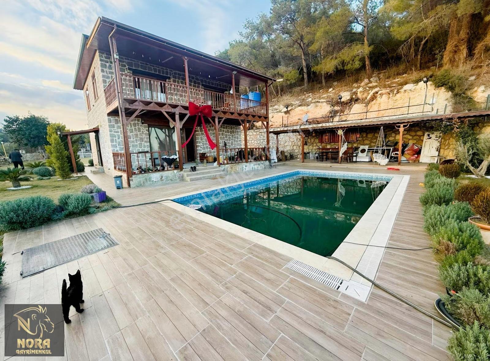 Nora'dan Emirler'de Kiralık Deniz Mazaralı Lüks Villa - Görsel 23