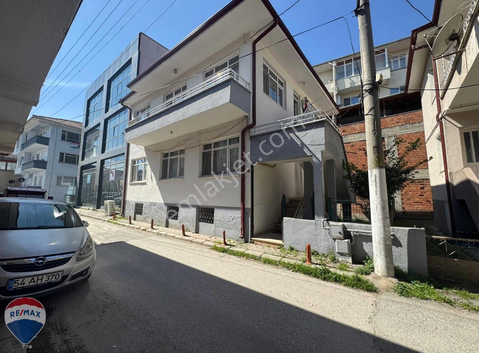 Remax Mavi Den Semerciler Mahallesinde Bakımlı Müstakil Bina