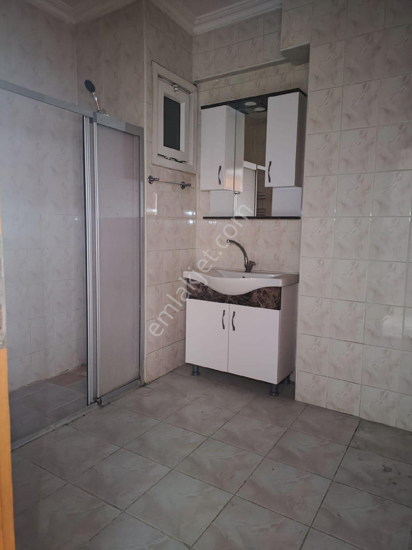 Ümraniye Altınşehir Mahallesi Metro Yürüme Mesafesi 3.kat 2+1 Boyalı Kiralık Daire - Görsel 3