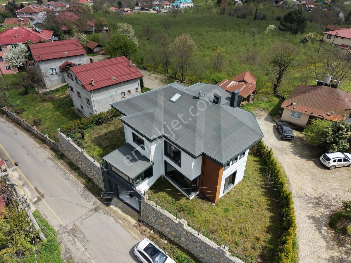 Akyazı Taşburunda İskanlı Bahçeli Muhteşem Villa - Görsel 18