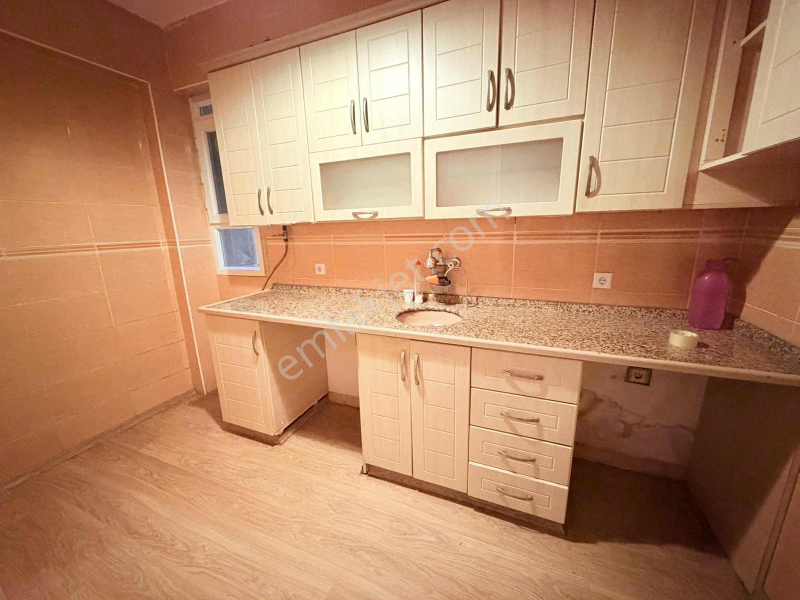 Üçyol Metro Yakını 2+1 85 M2 Doğalgazlı Bakımlı Arakat Daire - Görsel 3