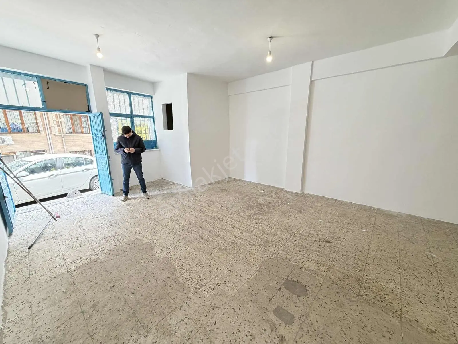 Esenlerde Kiralık 150 M2 Düz Giriş Muhteşem Konumda Dükkan - Görsel 4