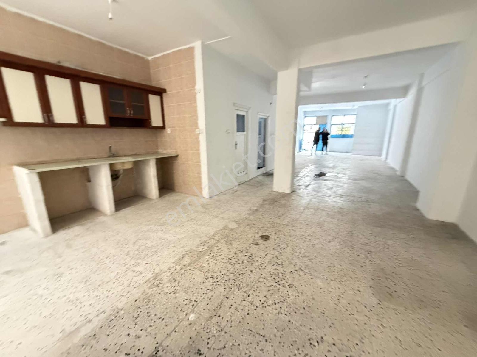 Esenlerde Kiralık 150 M2 Düz Giriş Muhteşem Konumda Dükkan - Görsel 26