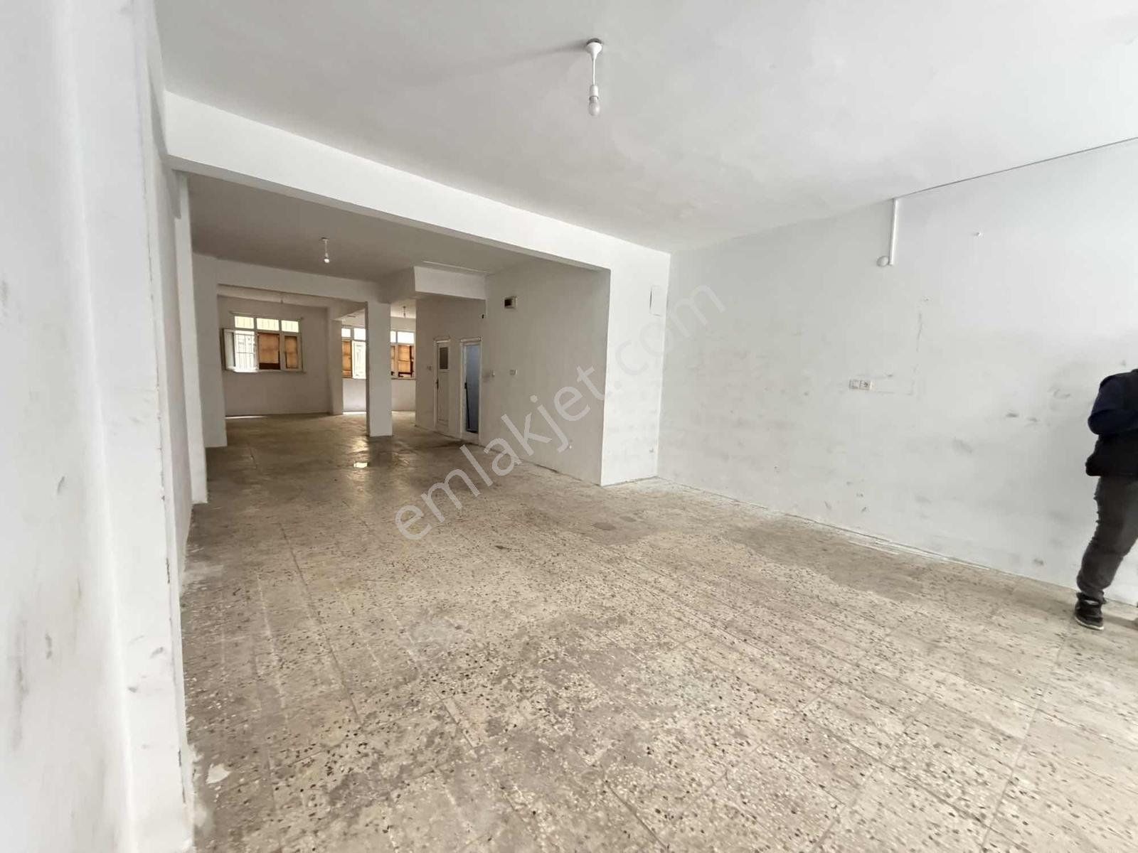 Esenlerde Kiralık 150 M2 Düz Giriş Muhteşem Konumda Dükkan - Görsel 6