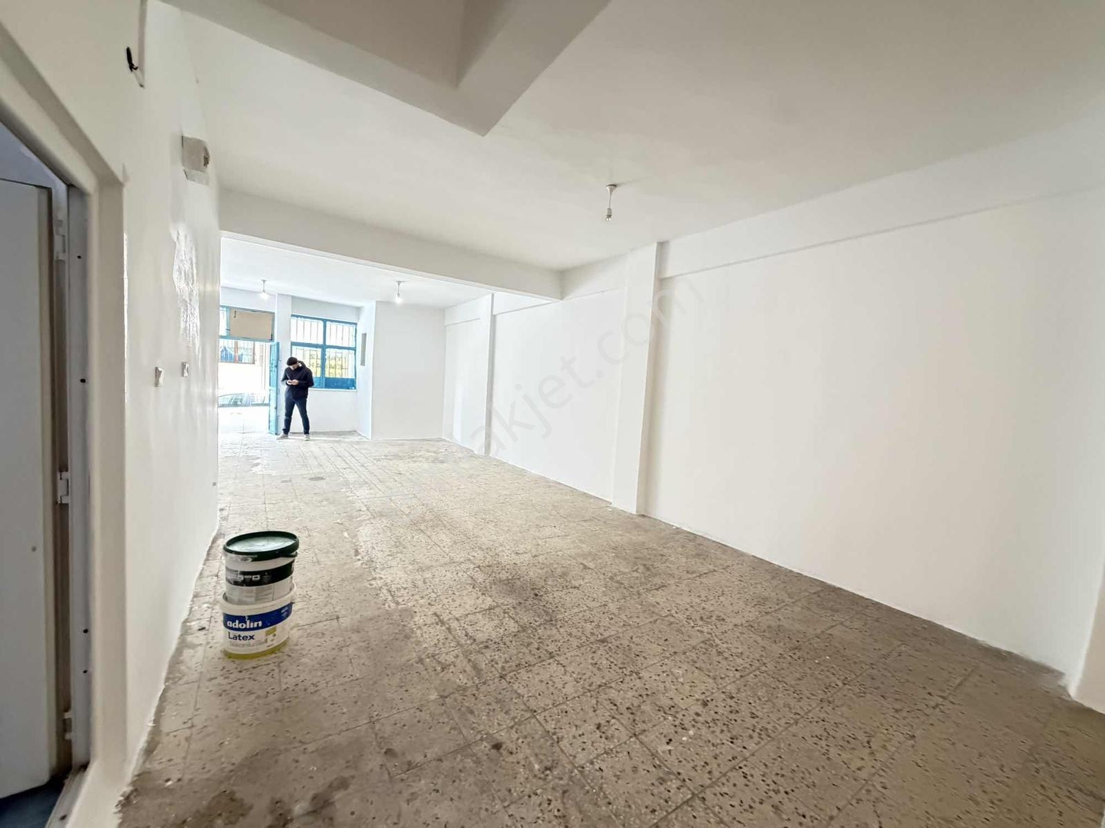 Esenlerde Kiralık 150 M2 Düz Giriş Muhteşem Konumda Dükkan - Görsel 23